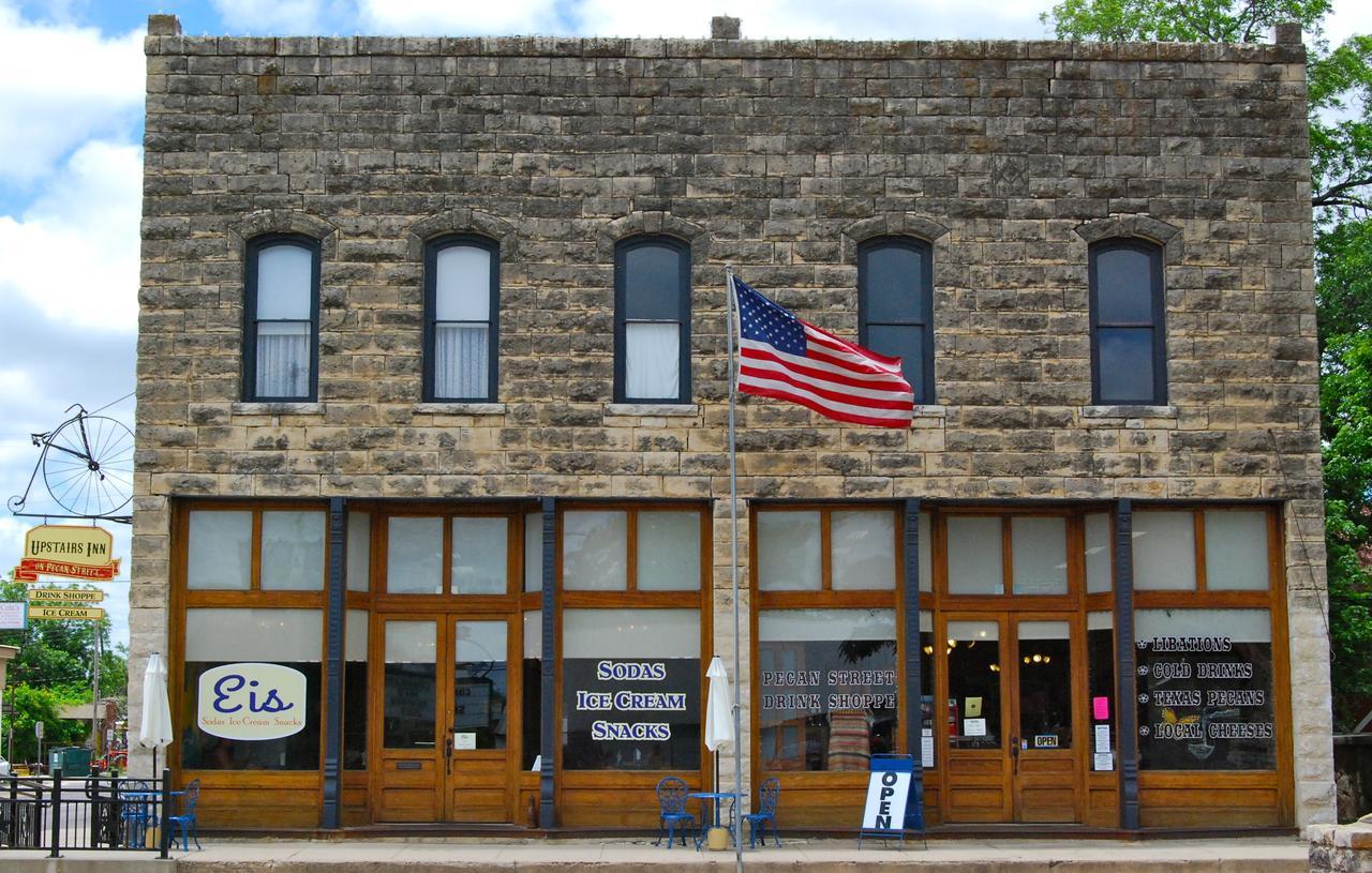 Upstairs Inn Hico Exterior photo